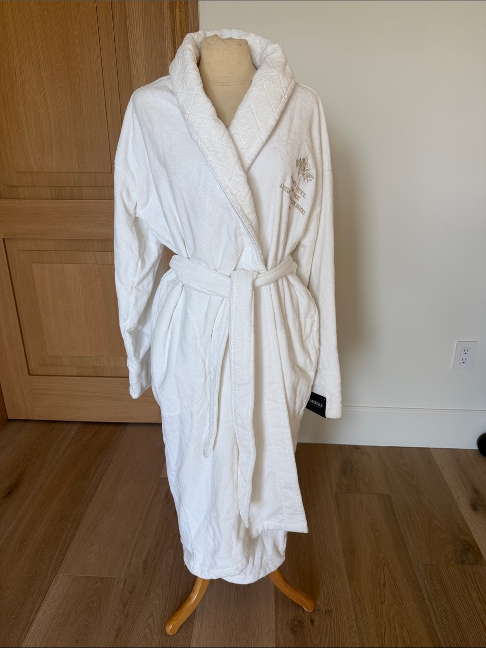 Damages Plush Shawl Collar White Bath Robe - Luxury Spa Style